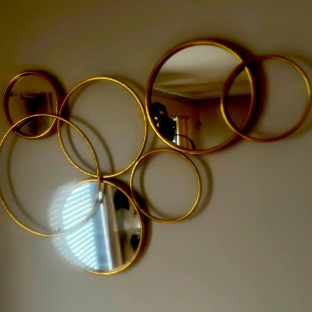 Gold mirror